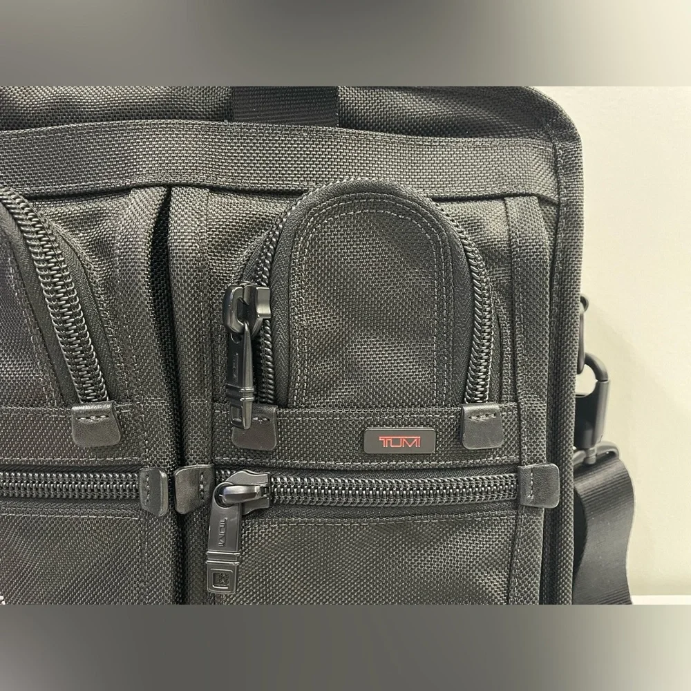 Tumi Alpha T-Pass 26145DH Travel Bag‎ expandable Laptop Brief Luggage Black